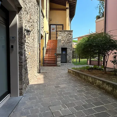 La Bottega Deluxe Monolocale Апартаменты Дезенцано-дель-Гарда